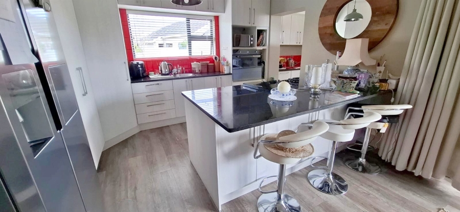 2 Bedroom Property for Sale in Upper Main Street Western Cape